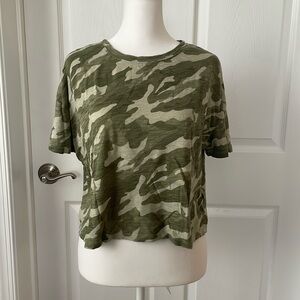 Old Navy Camo Cropped Tee Women’s Size M